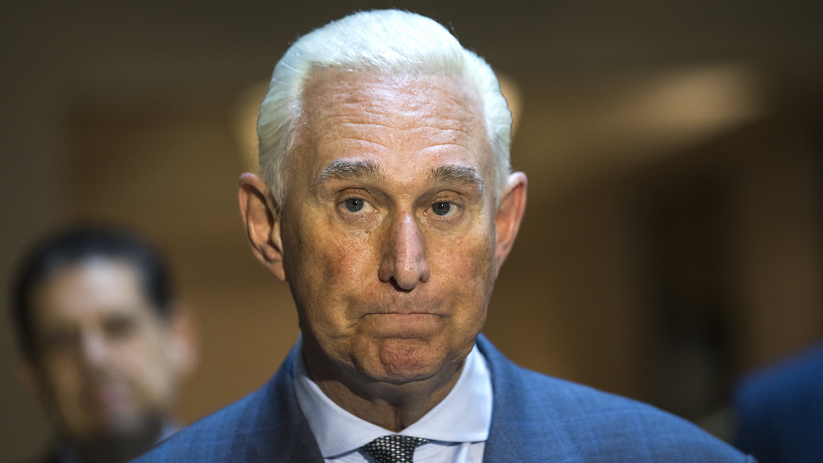 Wieloletni nieformalny doradca Donalda Trumpa, Roger Stone, powiedział podczas przesłuchania przed komisją ds. wywiadu Izby Reprezentantów USA, że kradzież e-maili Demokratów to "robota z wewnątrz".