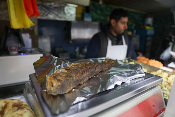 Očišćen šaran 900 dinara, oslić 400! Evo koja riba je "luksuz na trpezi" tokom vaskršnjeg posta i koliko košta