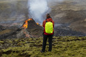 Islandia: erupcja wulkanu w dolinie Geldingadalur przyciąga tłumy turystów