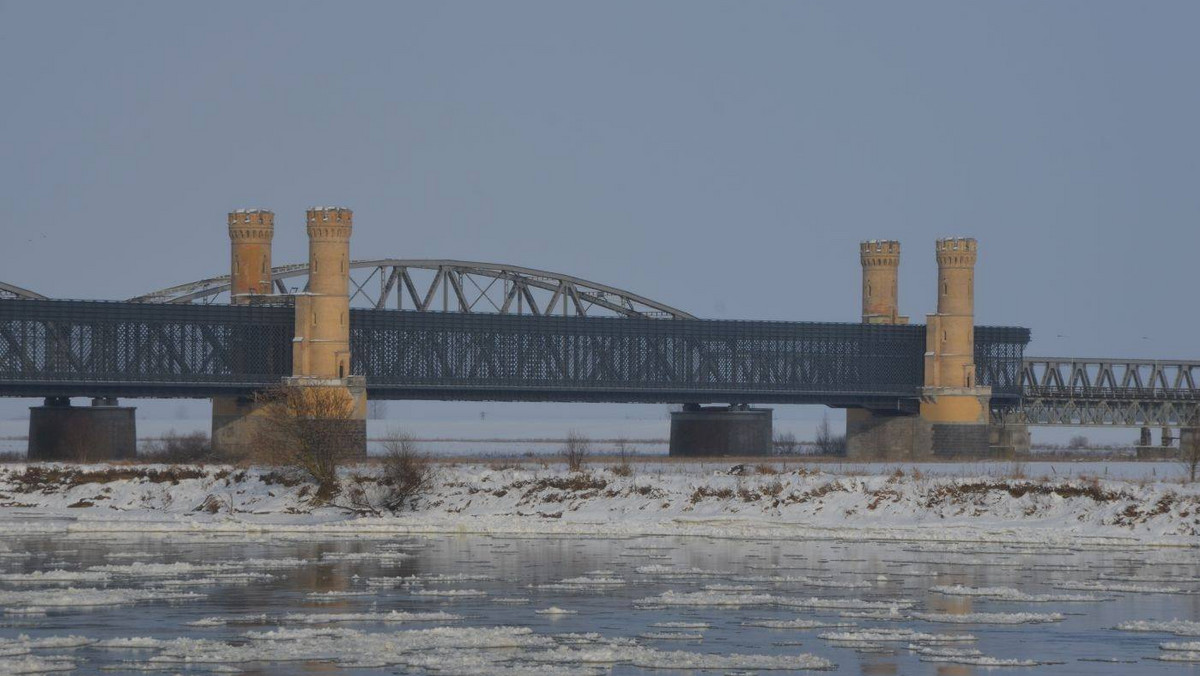 Most Tczewski. Odbudowa trwa 9 lat i końca nie widać, w tle wizja wielkiej katastrofy