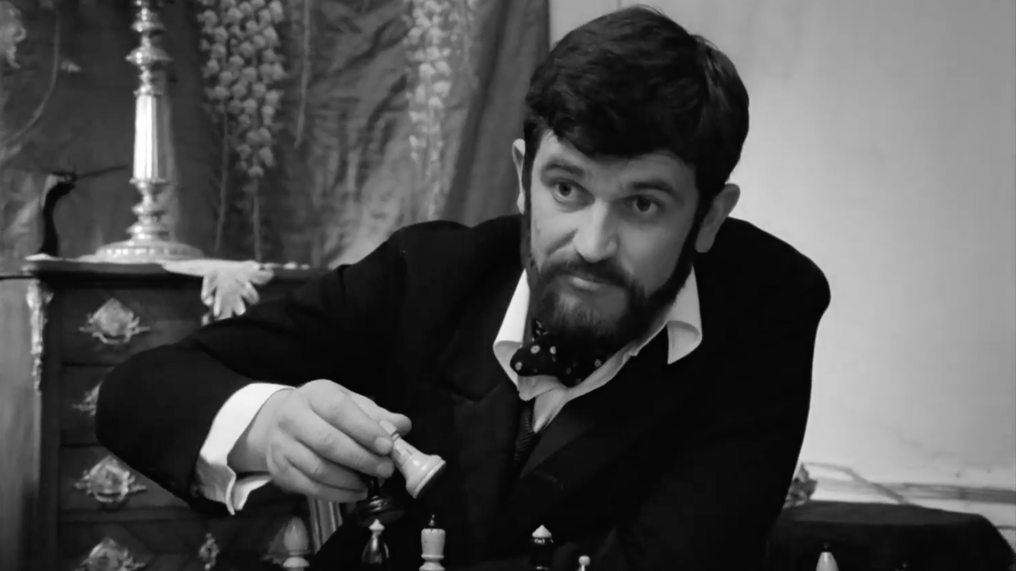 Slovenský herec a režisér Karol Spišák vo filme Balada o siedmich obesených.