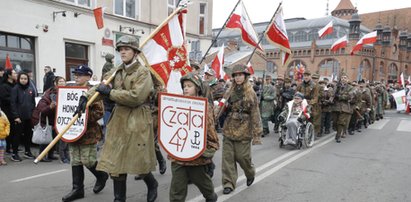 Hymn, parada i wspólne zdjęcie. Tak Gdańsk świętował niepodległość! [ZDJĘCIA]