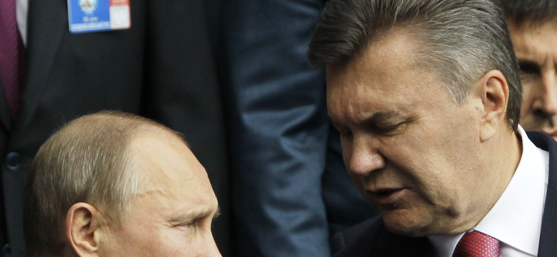 Janukowycz jeździ po całym świecie i zbiera pieniądze
