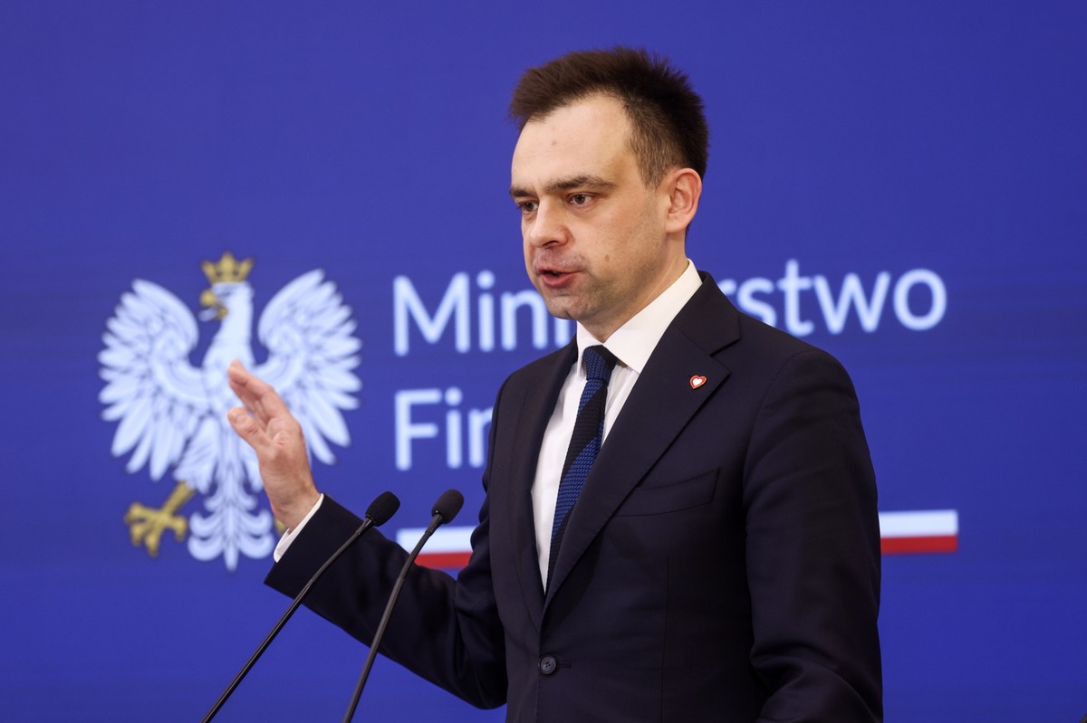 Minister finansów Andrzej Domański podczas konferencji prasowej w siedzibie KPRM w Warszawie, 21 bm. Temat: "Zmiany w składce zdrowotnej dla przedsiębiorców"
