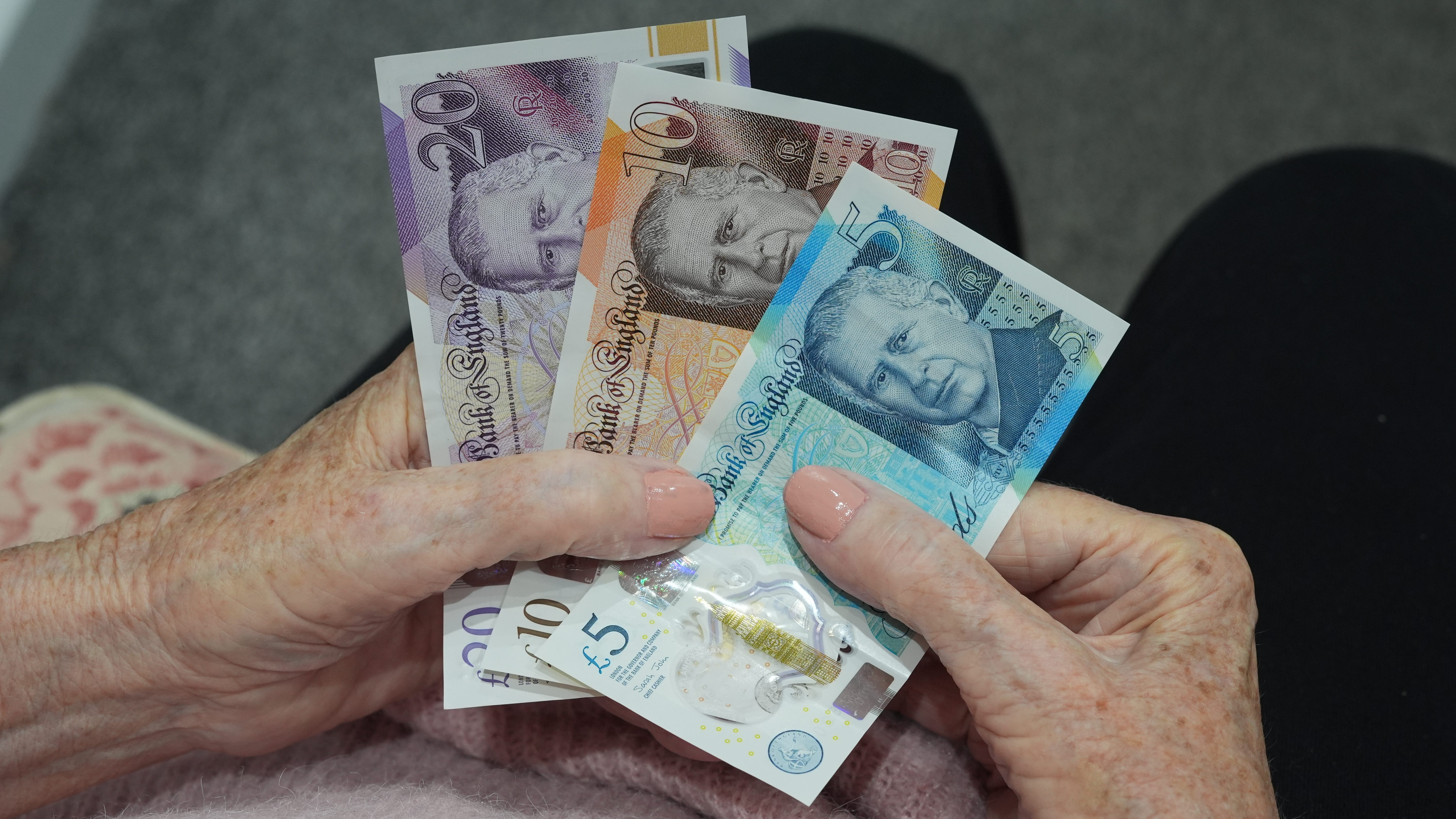 Energy crisis relief: Nearly 1.5m households across England and Wales get £25 as temperatures plummet