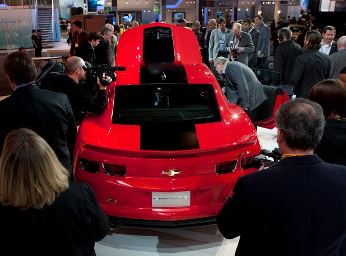Oto chevrolet camaro ZL1 - amerykańska maszyna do produkcji adrenaliny i palenia opon; zadebiutowała podczas salonu samochodowego w Chicago. Dzięki doładowanemu silnikowi V8, o mocy 550 KM, model camaro ZL1 będzie najszybszym modelem w rodzinie camaro, jaki kiedykolwiek znalazł się w ofercie marki Chevrolet.