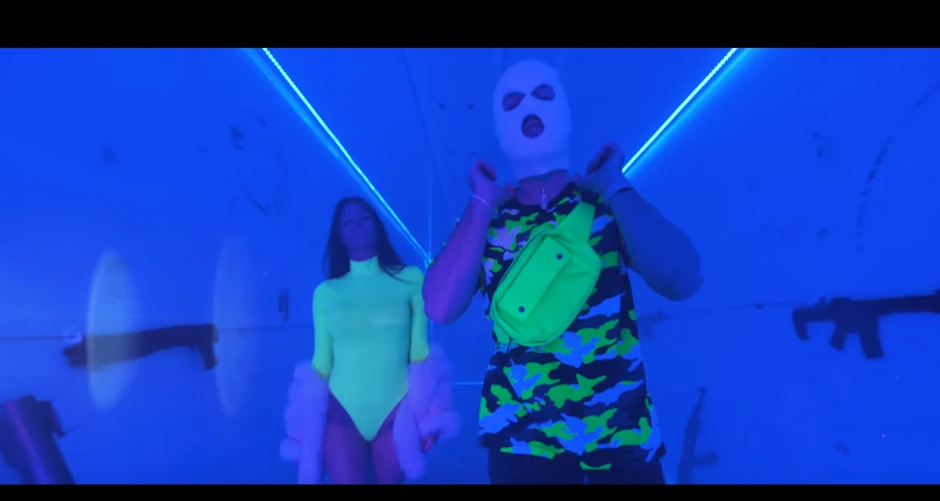 Scena iz spota za pesmu "Uh", repera Devita