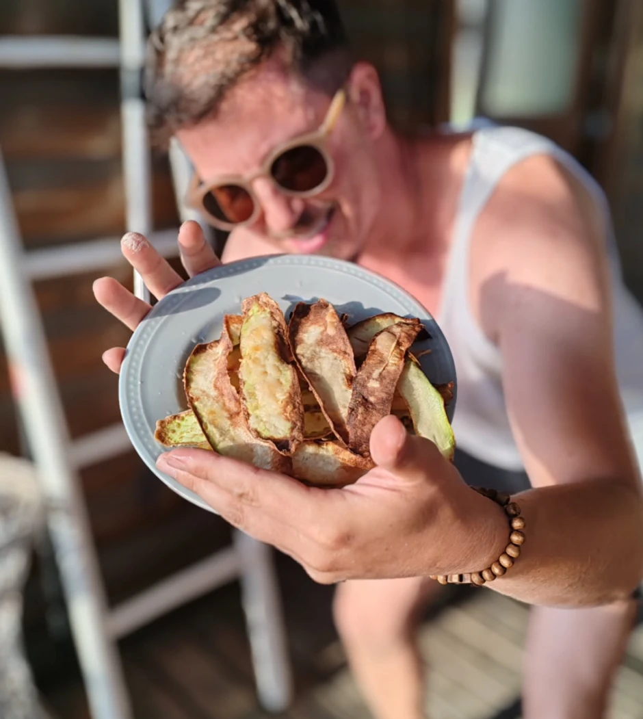 Dinča uživa sa porodicom na reci