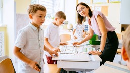 rewolucja w szkołach coraz bliżej? tydzień projektów i koniec „wkuwani