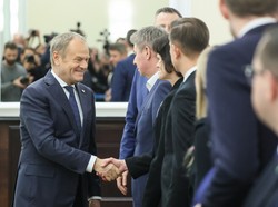 Najnowszy sondaż wyborczy. KO rośnie, PiS spada