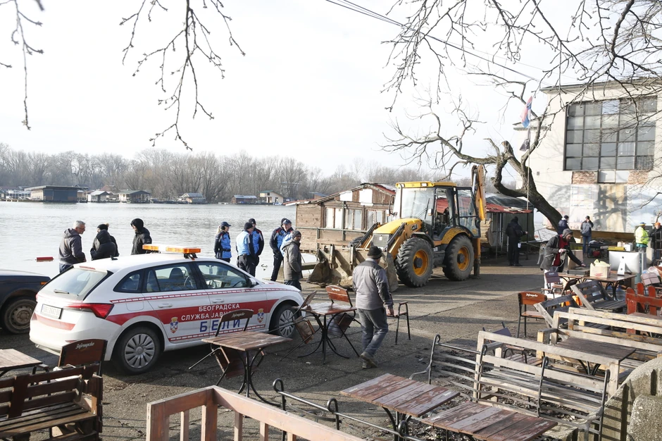 Pripadnici Belih su i dalje na licu mesta