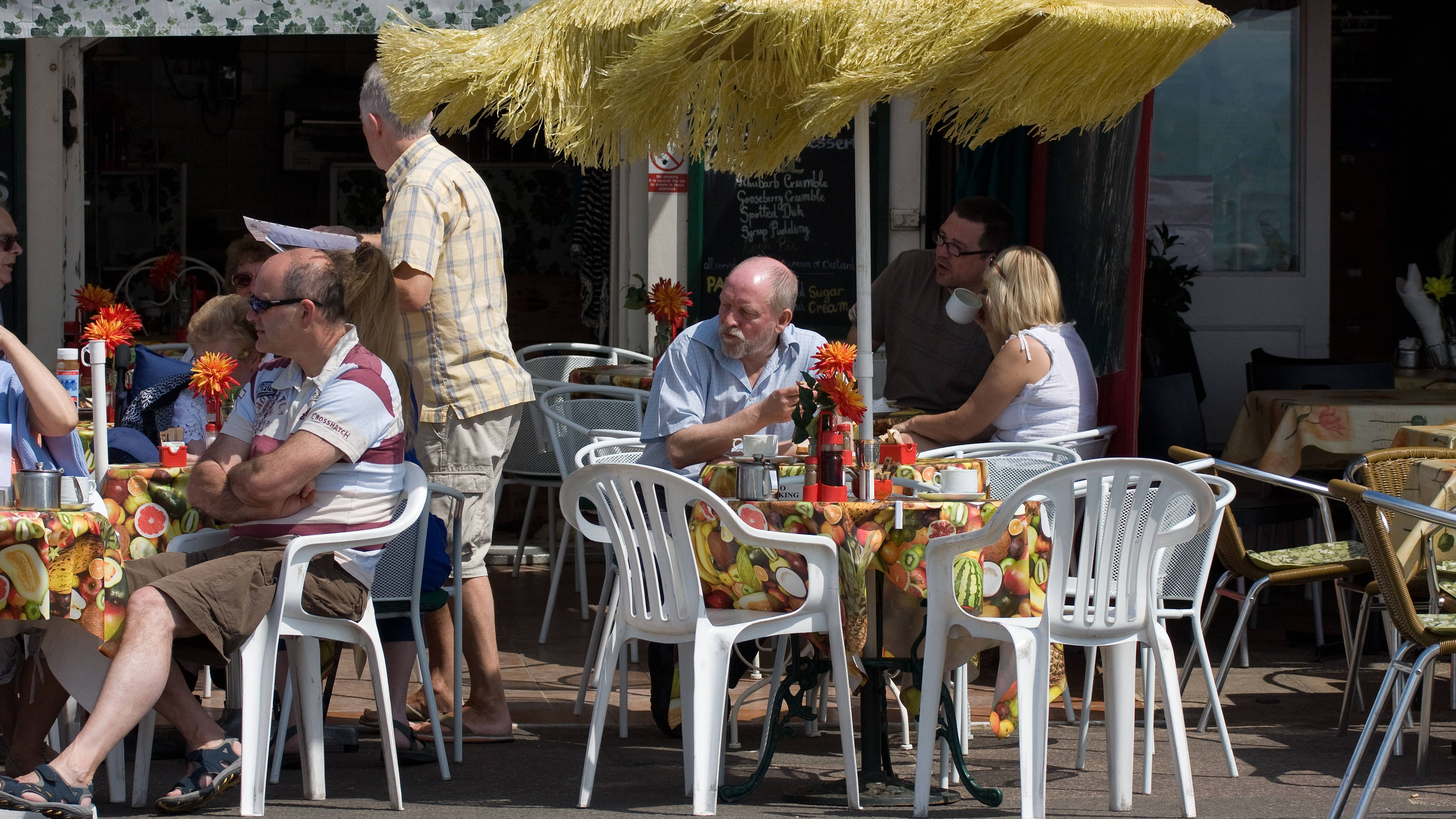 Government plans to slash red tape for new pubs and bars