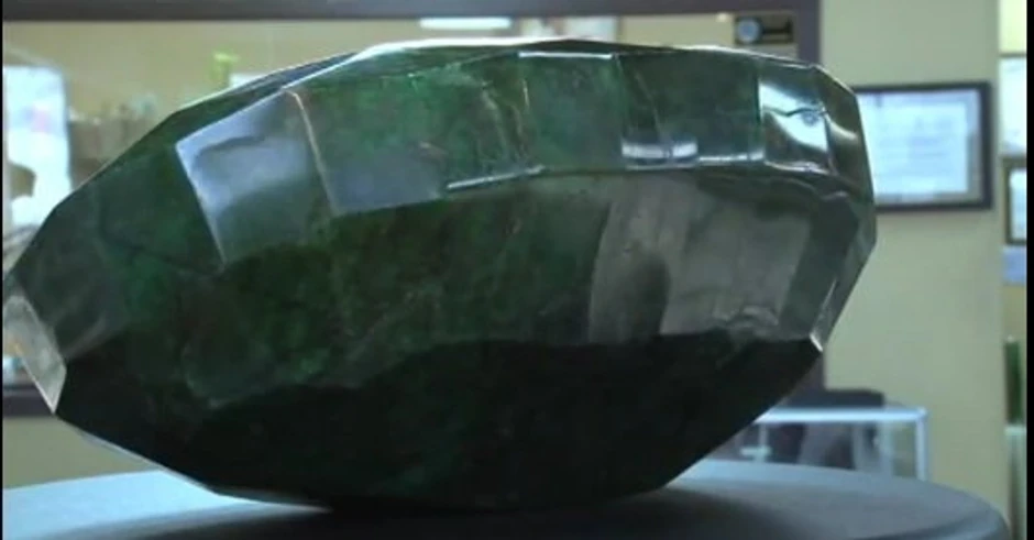 Najveći smaragd na svetu težak je 12 kilograma