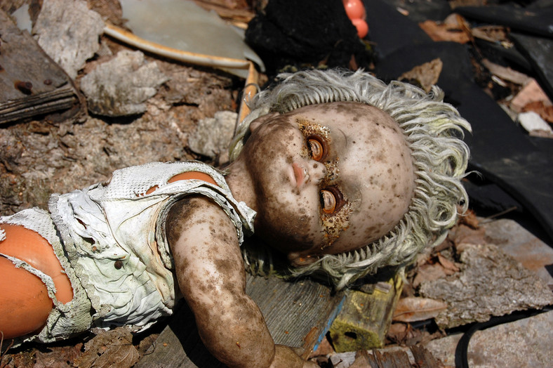 Lalka porzucona w Czarnobylu