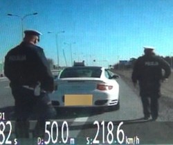 Szalony pościg policji za porsche! Pędzili ponad 200 km/h - zdjęcia