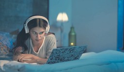 Tantiemy za porno i patostreaming. Nowa ustawa pomoże pijącym i znęcającym się nad innymi youtuberom na pobieranie wynagrodzenia