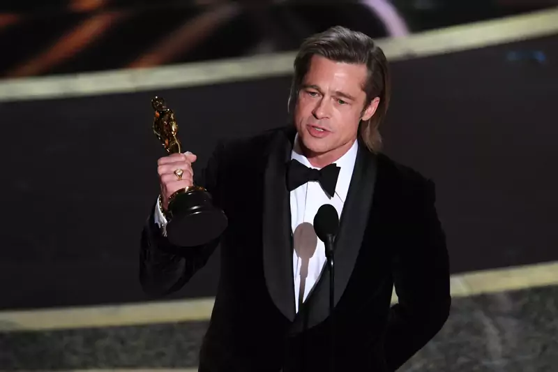 Brad Pitt dostał Oscara za najlepszą męską rolę drugoplanową w filmie &quot;Pewnego razu... w Hollywood&quot;, fot. Getty Images / Kevin Winter