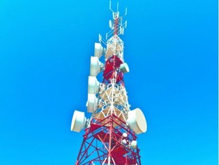 Wojna o maszty. Promieniowanie anten telekomunikacyjnych może być większe