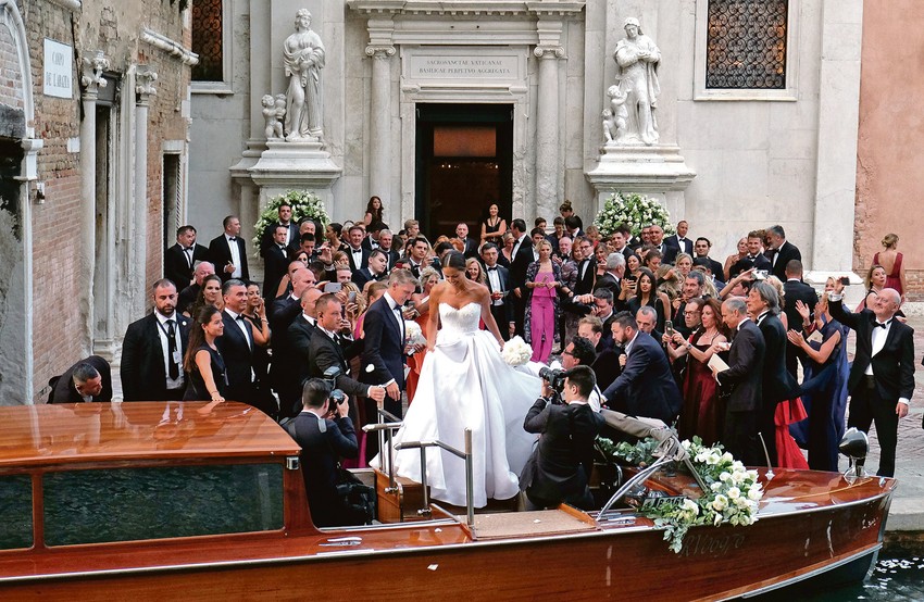 Spektakl za Veneciju: Ana i Švajni su se posle venčanja u crkvi ukrcali u luksuzni brodić