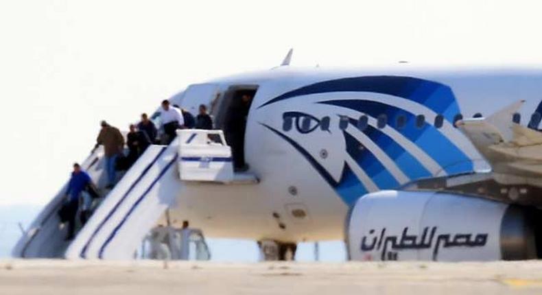 EgyptAir hijacker surrenders