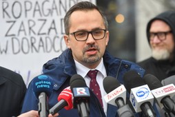 Poseł PiS Marcin Horała podczas konferencji prasowej nt. Ważne okoliczności (nie)realizowania Programu CPK.