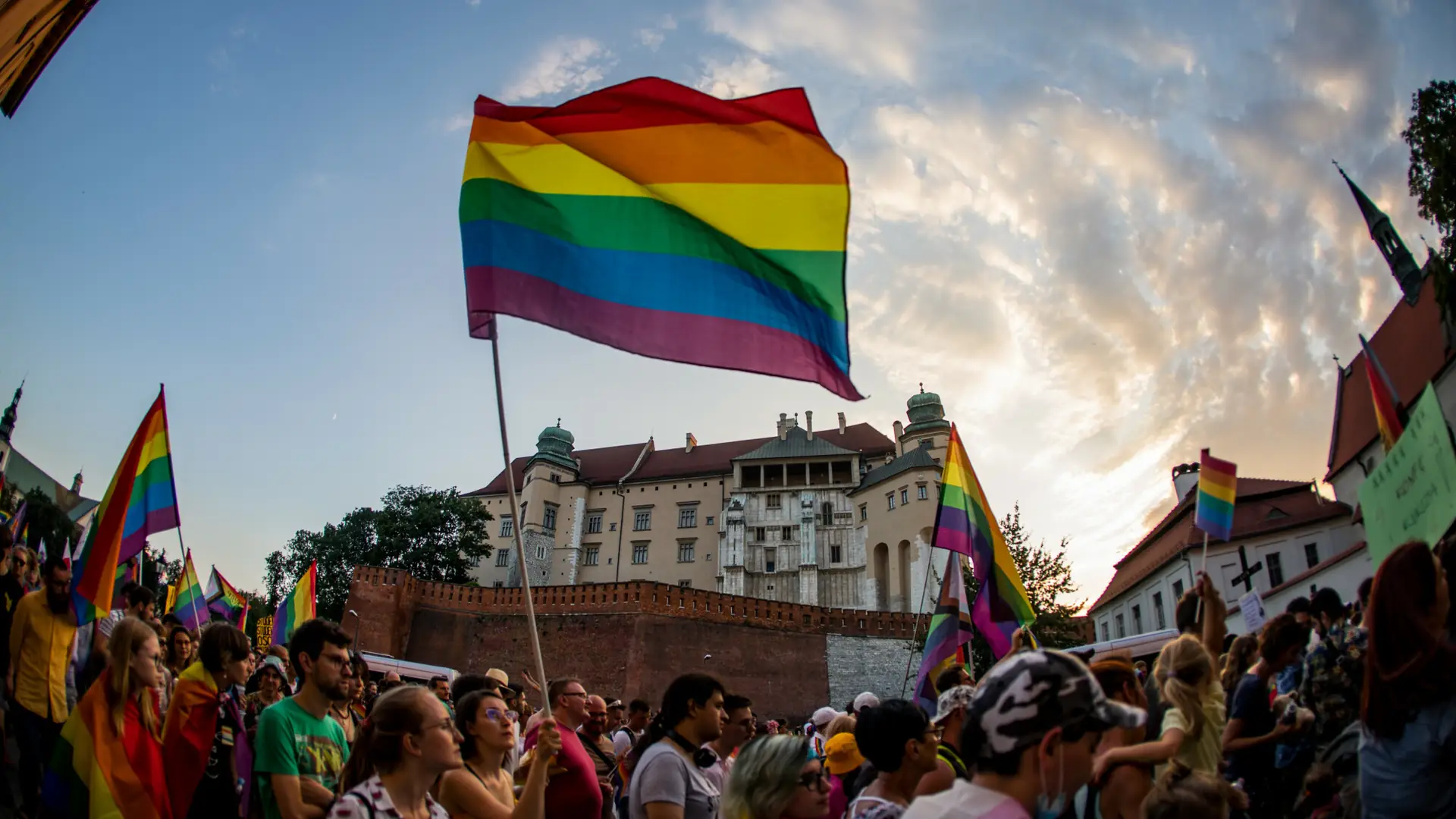 Rząd apeluje do samorządów o wycofanie się z uchwał anty-LGBT