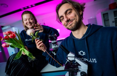 Zakochaj się w nauce. Walentynki w Hydropolis z kwiatami w roli głównej