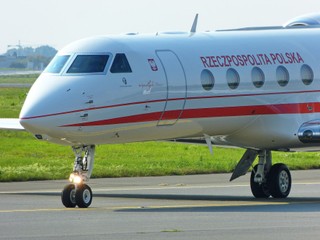 Bosacki: zaproszenie ministra Sikorskiego na pokład prezydenckiego samolotu byłoby gestem jedności narodowej