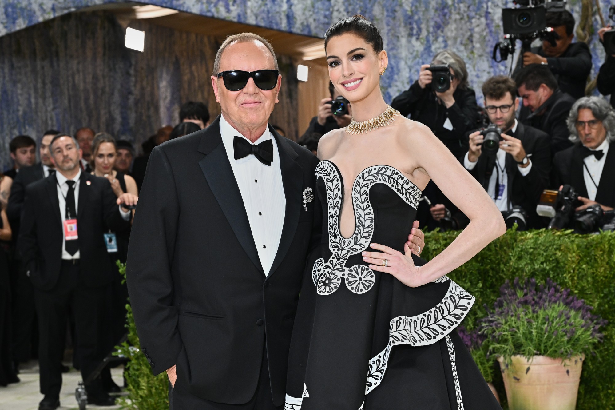 Michael Kors a Anne Hathaway na MET Gala 2026. 