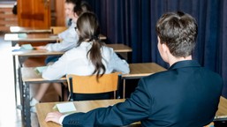 egzamin ósmoklasisty 2026: lista lektur obowiązkowych. bez tego ani ru