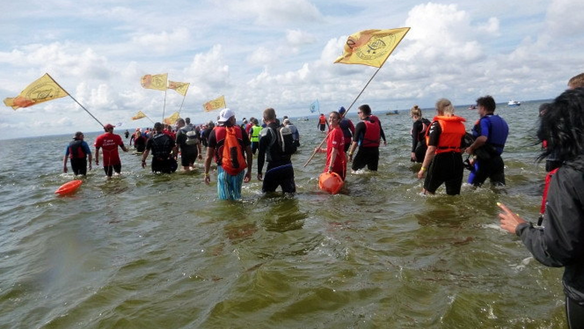 100 osób weźmie w sobotę udział w Marszu Śledzia. Uczestnicy przejdą 12 kilometrów przez Zatokę Pucką między Kuźnicą a Rewą.
