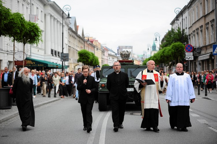 Święto Dziękczynienia w Warszawie. Procesja z relikwiami św. Andrzeja Boboli