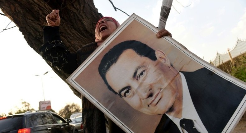 Supporters of Egypt's former president Hosni Mubarak chant slogans outside a military hospital in Cairo on March 2, 2017