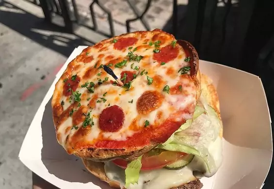 Meatzza - połączenie pizzy i burgera, na punkcie którego oszalał Instagram (i my!)