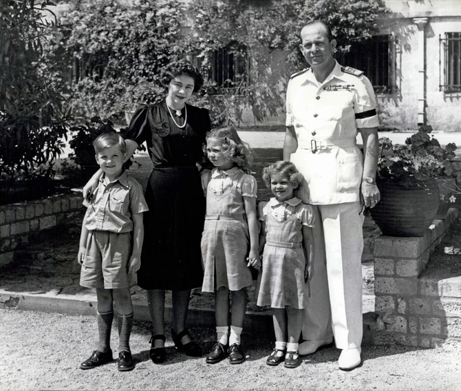 Princeza Irena sa sestrom Sofijom  i roditeljima