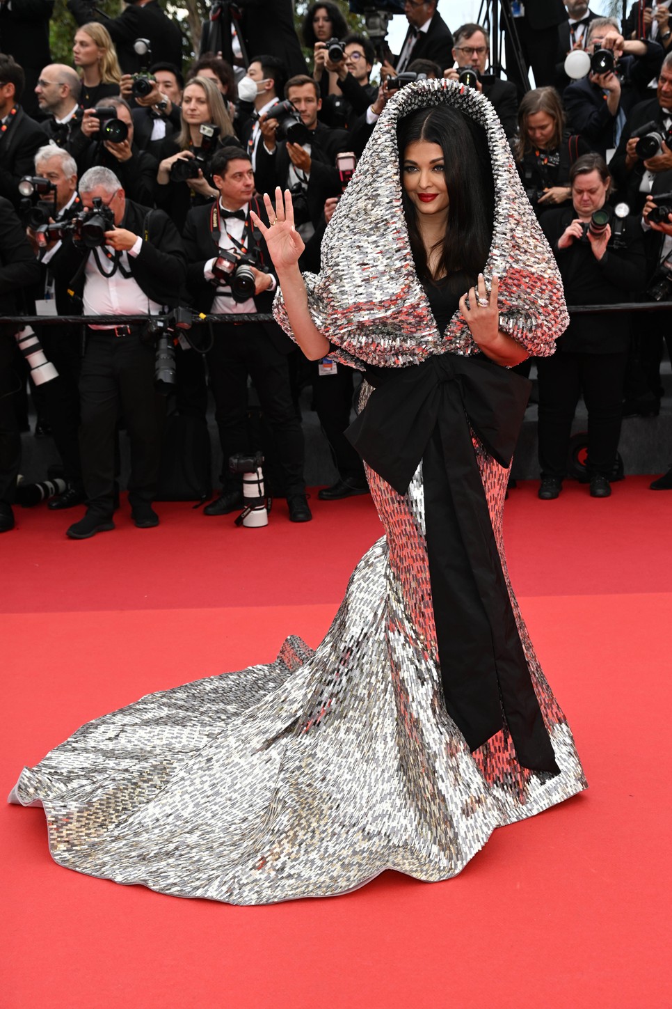 Aishwarya Rai zseniális Sophie Couture ruhát öltött magára