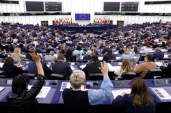 Rezolucja, by wstrzymać KPO dla Polski. Tak głosowali europosłowie PiS, PO i Lewicy