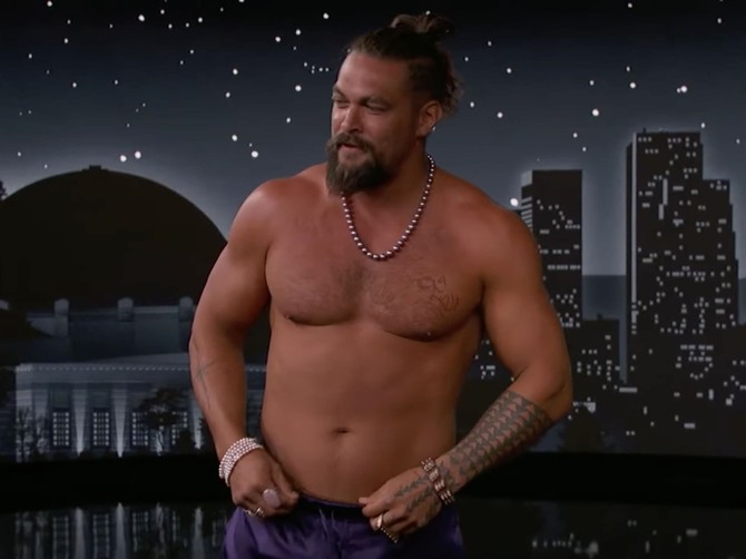Džejson Momoa se još jednom skinuo za Instagram - i žene su odlepile