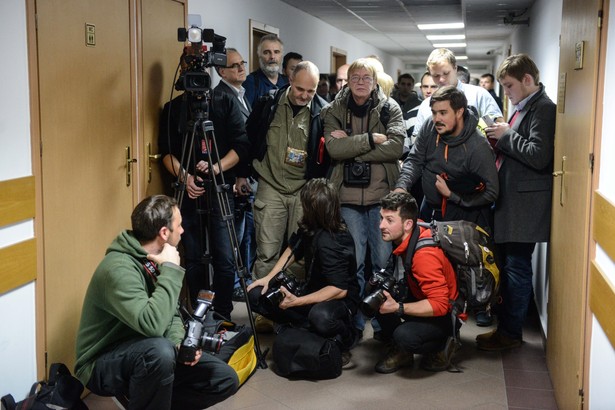 To nie koniec kłopotów dziennikarzy zatrzymanych w PKW. Proces odłożony