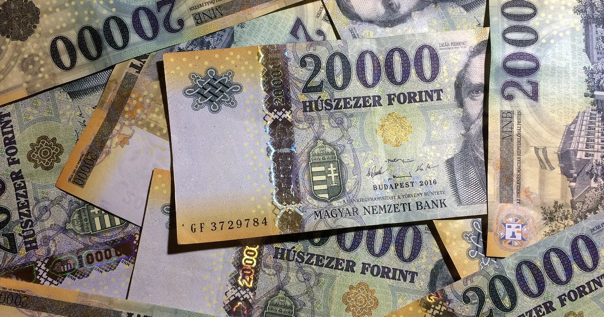 Zsákszámra viszik a munkáshitelt a fiatalok
