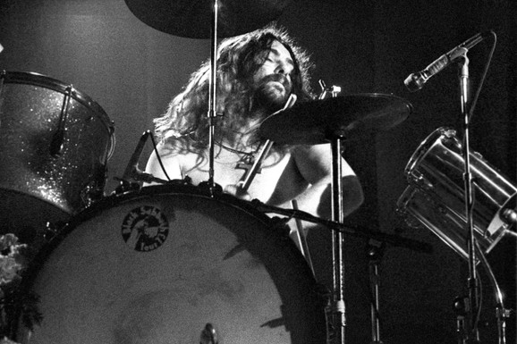 "SVIRAĆU BUBNJEVE DOK NE UMREM" Emotivna objava člana benda "Black Sabbath" nakon što je saopštio da sve češće koristi invalidska kolica