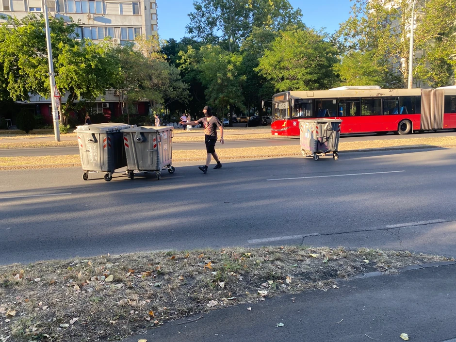 Postavljenje kontejnera kod Fontane
