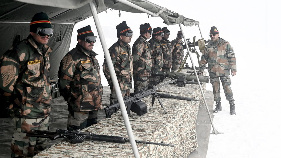 Żołnierze armii indyjskiej w dystrykcie Tawang w indyjskim stanie Arunachal Pradesz, 3 kwietnia 2023 r.