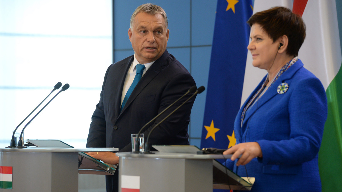 Droga obrana przez rządy Polski i Węgier w kwestii nielegalnej migracji, okazała się słuszna - powiedziała premier Beata Szydło. Zdaniem Viktora Orbana, przyszłość Europy zależy od tego, jak w UE dogadają się kraje imigranckie i nieimigranckie. W ocenie premiera Węgier, "podważanie praworządności w Polsce ma charakter polityczny". - To wygląda jak jakaś inkwizycja. Węgrzy nigdy nie przystaną na takie postępowanie - zapowiedział.