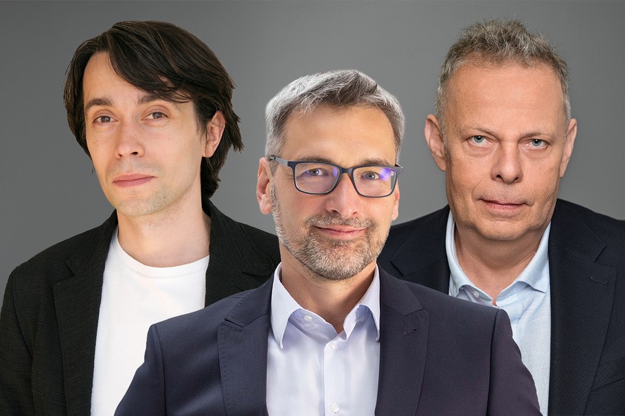 Od lewej: Robert Latoś, malarz i CEO Well of Art, twórca aplikacji Glaze, Filip Czerwiński, prezes DSV Road Polska oraz Jan Kornblit, CEO i założyciel firmy executive search Kornblit & Partners