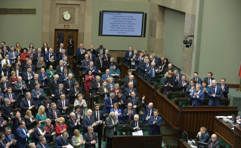 Sejm wybrał w zeszły wtorek 15 sędziów na członków Krajowej Rady Sądownictwa. Dziewięć kandydatur wskazał klub PiS, sześć - klub Kukiz'15. Pozostałe kluby nie skorzystały z prawa wskazania kandydatur.