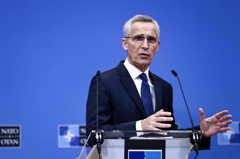 Sekretarz Generalny NATO Jens Stoltenberg na konferencji prasowej przed spotkaniem ministrów spraw zagranicznych, 25 listopada 2022 r.