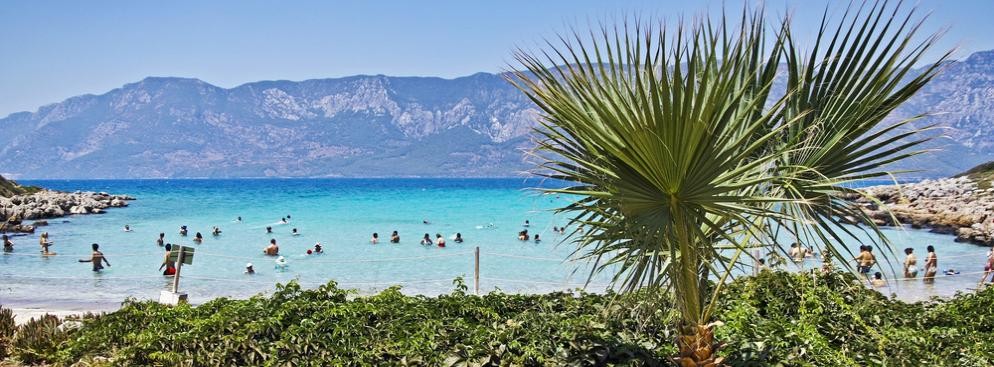 5. miejsce - Wyspa Kleopatry – rajskie zakątek w Turcji. Turyści, którzy odwiedzają to miejsce są pod wielkim wrażeniem krystalicznej wody i niezwykle białego piasku. Plaża słynie z legendy, która mówi, że niegdyś spotykali się tu Kleopatra i Marek Antoniusz, który dla swojej ukochanej sprowadził biały piasek aż z Afryki.