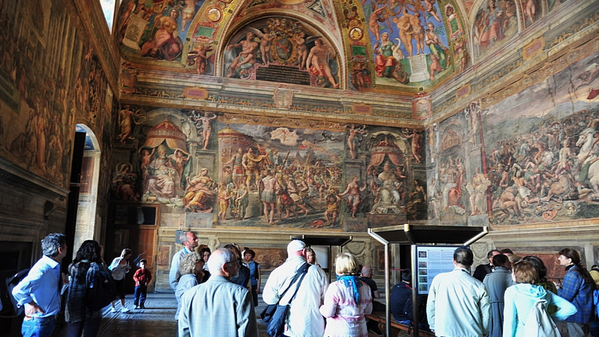 W 2011 roku po raz pierwszy liczba zwiedzających Muzea Watykańskie przekroczyła 5 milionów - ogłosił ich dyrektor Antonio Paolucci na łamach środowego wydania dziennika "L'Osservatore Romano".