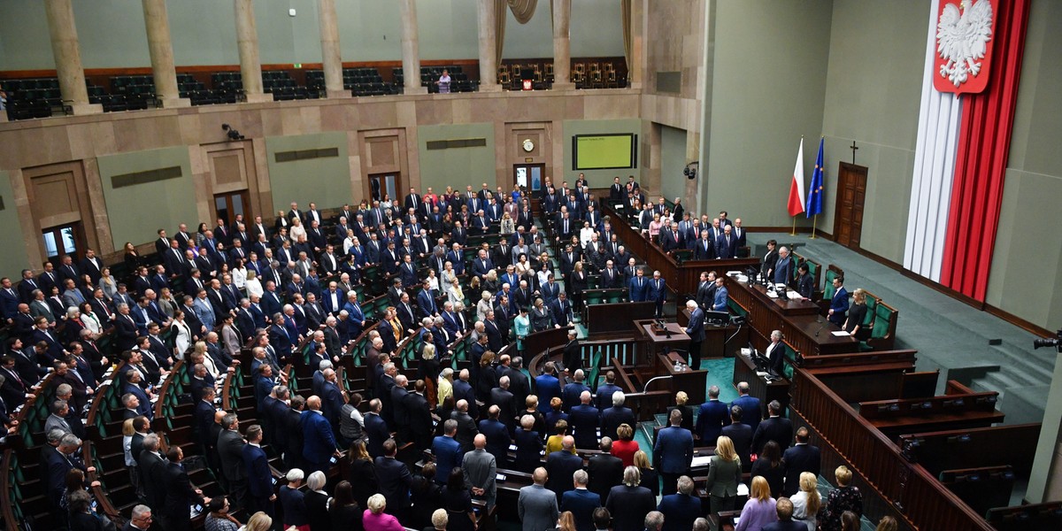 Posłowie na posiedzeniu Sejmu